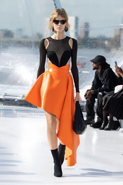 Look 17